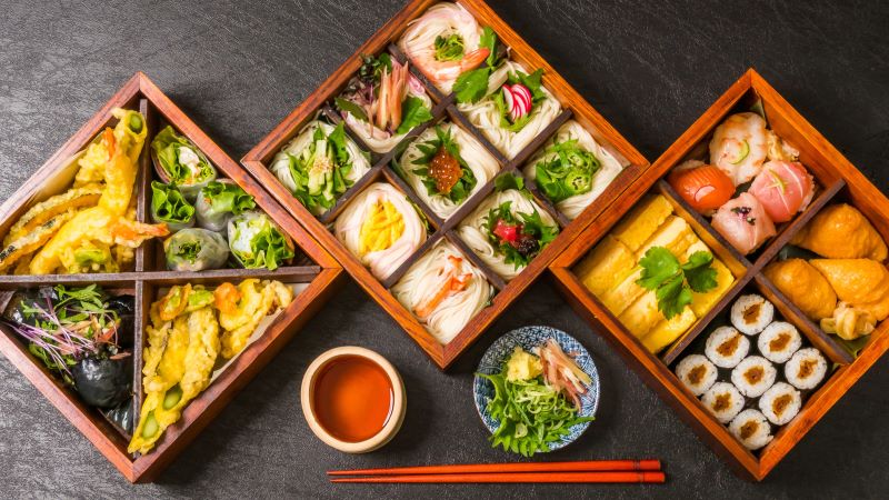 Nhật Bản không chỉ nổi tiếng với vẻ đẹp của phong cảnh thiên nhiên, nền văn hóa đa dạng mà còn là thiên đường ẩm thực với các món ăn có nét đặc trưng riêng.